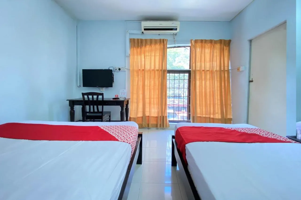 Oyo 90159 Zahaar Hotel Batu Ferringhi 2*,